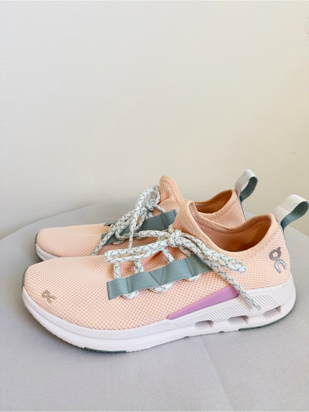 On CloudEasy Women’s Sneakers Size 8 Fawn Surf Running Shoes